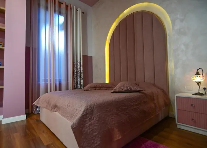 Stylish Two Bedroom House With Private Pool